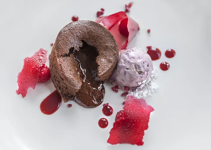 Castle In Kendal, Bw Premier Collection Kendal